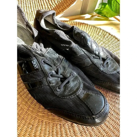 DKNY Women’s size 8 black wedge shoes - Picture 4 of 9